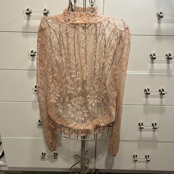 Anthropologie Peach Lace Blouse. Size L - Picture 4 of 7